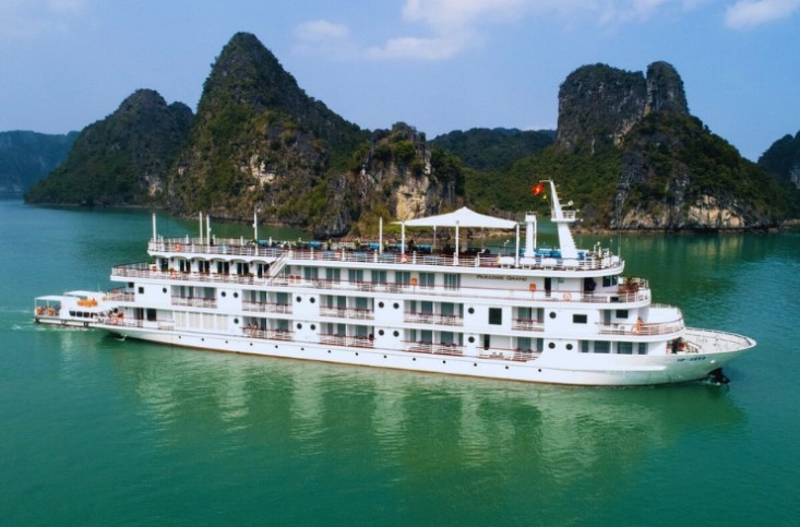 Paradise Grand Cruise Boat Halong Bay